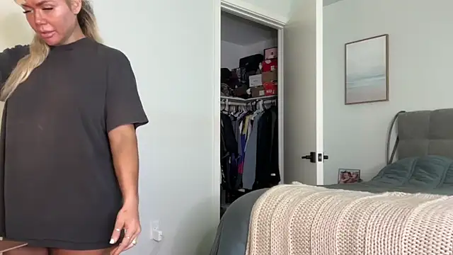 ElenaErickson online show from 04/26/26, 12:41