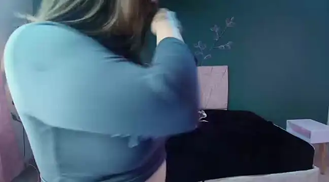 Snapshot of MariamCute_ chatting on 02/22/25, 10:09 MariamCute online show from 02/22/25, 10:09