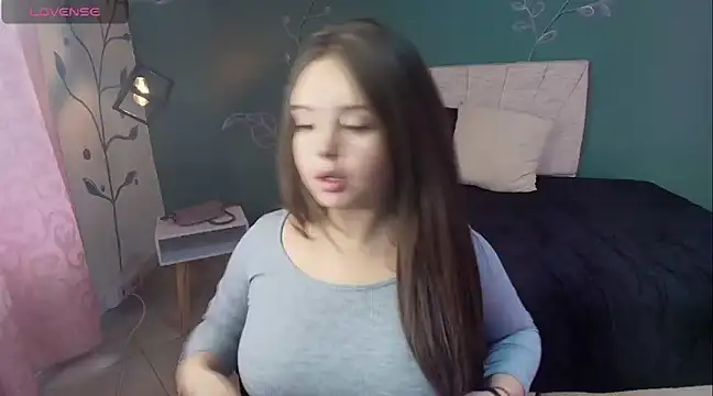 Snapshot of MariamCute_ chatting on 03/19/25, 08:32 MariamCute online show from 03/19/25, 08:32