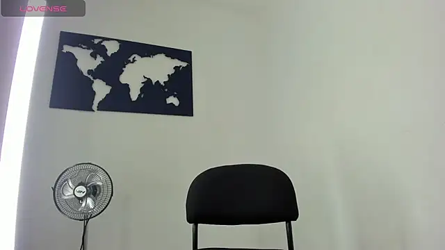 Snapshot of CurvyViolet chatting on 12/13/24, 11:34 CurvyViolet online show from 12/13/24, 11:34