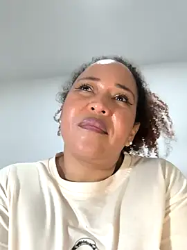 Snapshot of debboraWagner chatting on 03/12/25, 11:44 debboraWagner online show from 03/12/25, 11:44