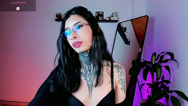 Snapshot of kali_ka_ chatting on 05/27/26, 01:57 kali ka online show from 05/27/26, 01:57