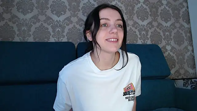 Snapshot of Louise_Lavender chatting on 02/26/25, 04:14 Louise Lavender online show from 02/26/25, 04:14