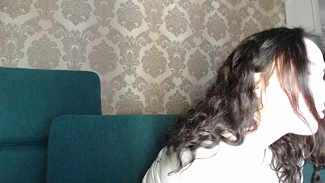 Snapshot of Louise_Lavender chatting on 03/08/25, 12:30 Louise Lavender online show from 03/08/25, 12:30