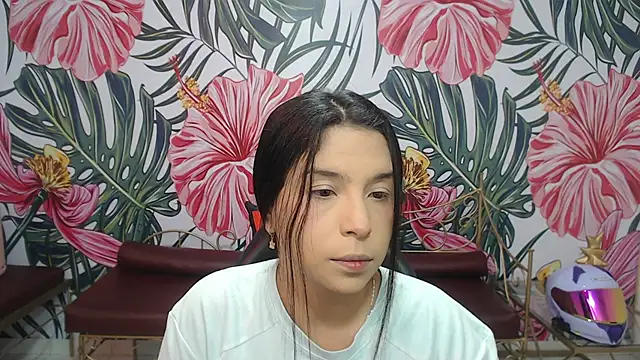 Snapshot of Small_naughty_ chatting on 05/04/26, 01:07 Small naughty online show from 05/04/26, 01:07