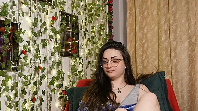 Snapshot of NaughtYHomemadE chatting on 01/14/26, 12:00 NaughtYHomemadE online show from 01/14/26, 12:00