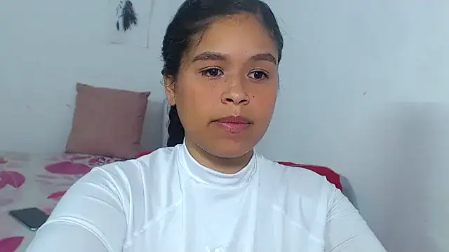 Snapshot of Hazel_donna chatting on 02/06/26, 03:22 Hazel donna online show from 02/06/26, 03:22