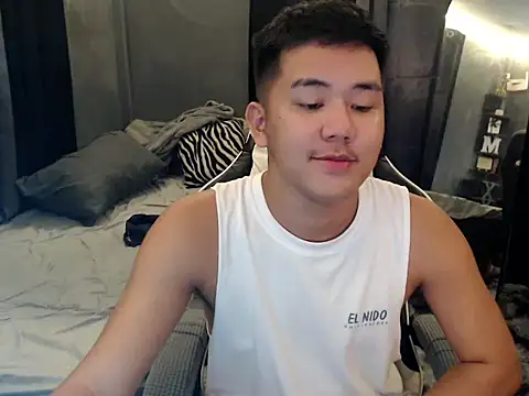 xgregor07 online show from 10/26/25, 01:17