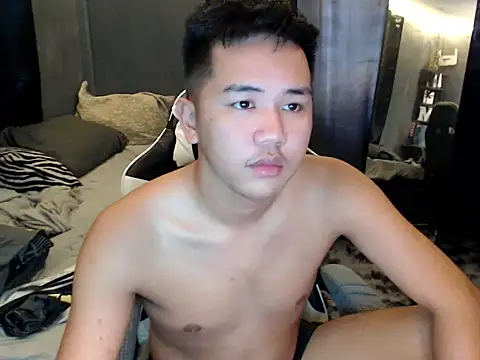 xgregor07 online show from 10/28/25, 03:43