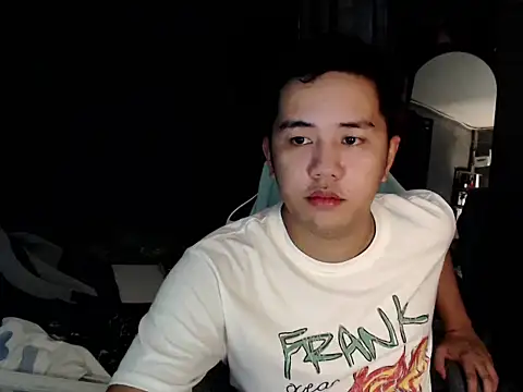 xgregor07 online show from 11/22/25, 09:19