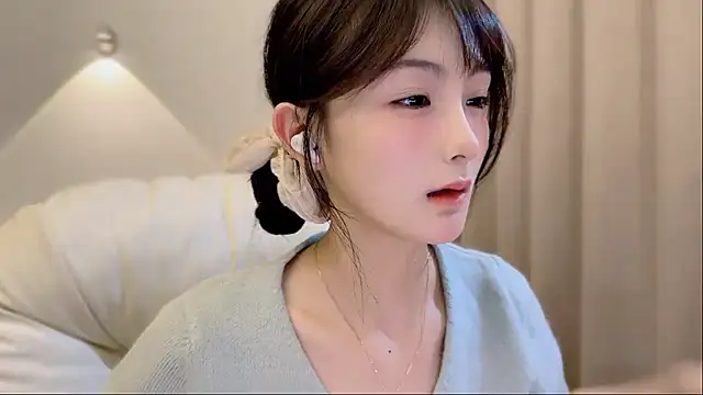 Snapshot of SHUIshui_ chatting on 12/15/25, 01:15 SHUIshui online show from 12/15/25, 01:15