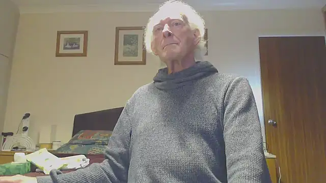 Snapshot of WaverlyKernow chatting on 12/04/24, 03:32 WaverlyKernow online show from 12/04/24, 03:32