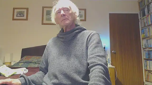 Snapshot of WaverlyKernow chatting on 12/04/24, 08:29 WaverlyKernow online show from 12/04/24, 08:29