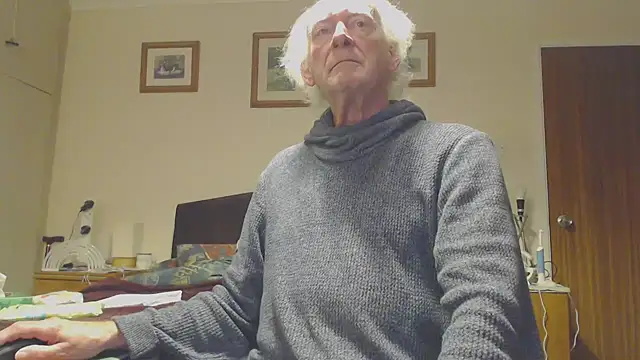 Snapshot of WaverlyKernow chatting on 12/05/24, 10:55 WaverlyKernow online show from 12/05/24, 10:55