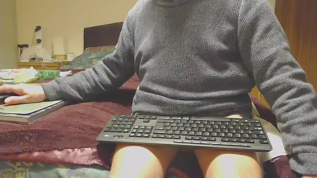 Snapshot of WaverlyKernow chatting on 12/12/24, 12:22 WaverlyKernow online show from 12/12/24, 12:22