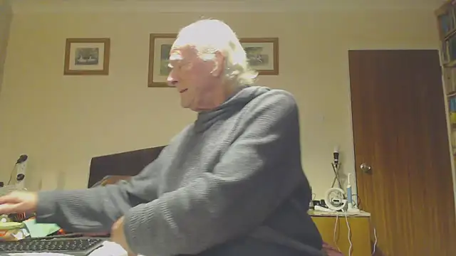 Snapshot of WaverlyKernow chatting on 12/12/24, 03:27 WaverlyKernow online show from 12/12/24, 03:27