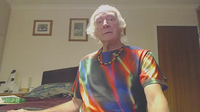 Snapshot of WaverlyKernow chatting on 12/15/24, 12:49 WaverlyKernow online show from 12/15/24, 12:49