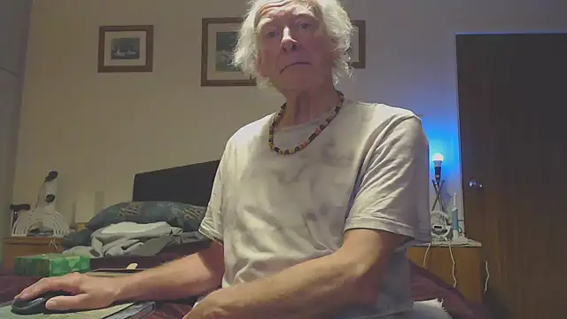 Snapshot of WaverlyKernow chatting on 12/21/24, 09:12 WaverlyKernow online show from 12/21/24, 09:12