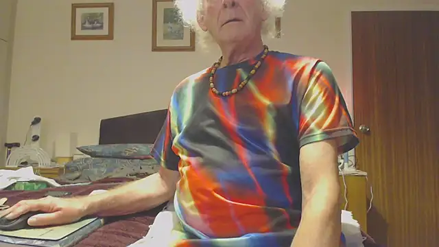 Snapshot of WaverlyKernow chatting on 12/22/24, 10:28 WaverlyKernow online show from 12/22/24, 10:28