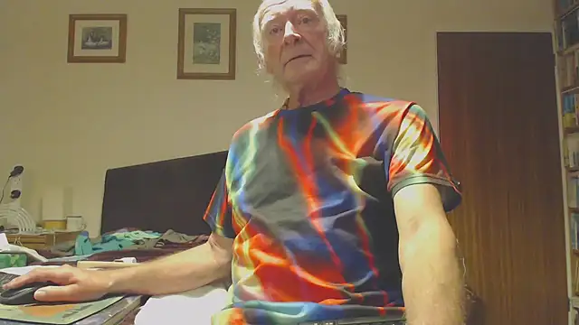 Snapshot of WaverlyKernow chatting on 12/22/24, 03:22 WaverlyKernow online show from 12/22/24, 03:22