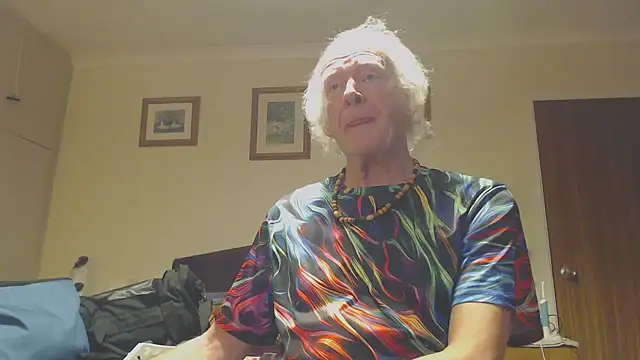 Snapshot of WaverlyKernow chatting on 12/27/24, 01:11 WaverlyKernow online show from 12/27/24, 01:11