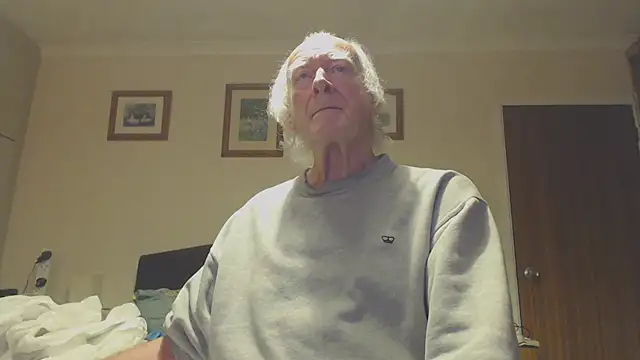 Snapshot of WaverlyKernow chatting on 12/31/24, 07:53 WaverlyKernow online show from 12/31/24, 07:53