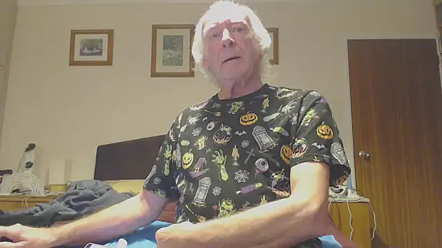 Snapshot of WaverlyKernow chatting on 01/04/25, 01:10 WaverlyKernow online show from 01/04/25, 01:10