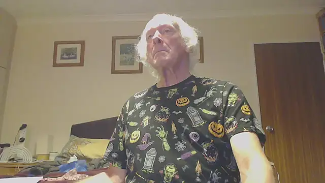 Snapshot of WaverlyKernow chatting on 01/05/25, 09:26 WaverlyKernow online show from 01/05/25, 09:26