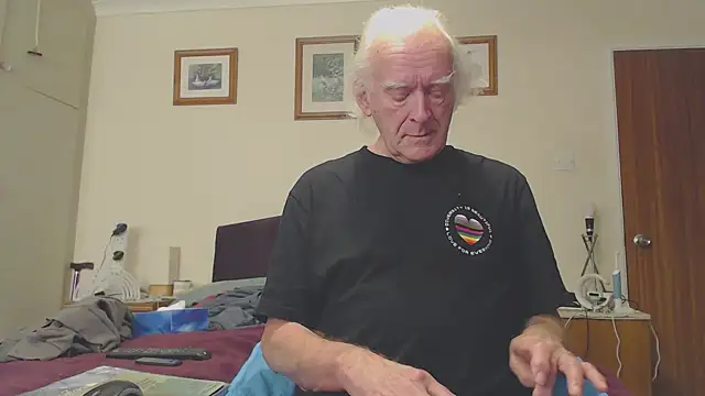 Snapshot of WaverlyKernow chatting on 01/09/25, 09:59 WaverlyKernow online show from 01/09/25, 09:59