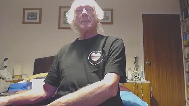 Snapshot of WaverlyKernow chatting on 01/10/25, 08:07 WaverlyKernow online show from 01/10/25, 08:07