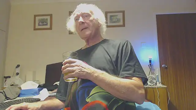 Snapshot of WaverlyKernow chatting on 01/11/25, 04:03 WaverlyKernow online show from 01/11/25, 04:03