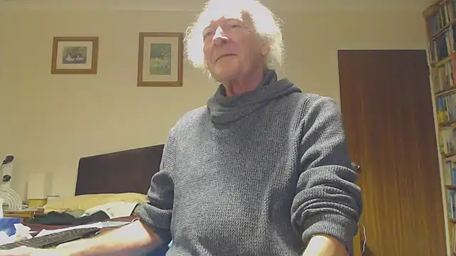 Snapshot of WaverlyKernow chatting on 01/14/25, 08:09 WaverlyKernow online show from 01/14/25, 08:09