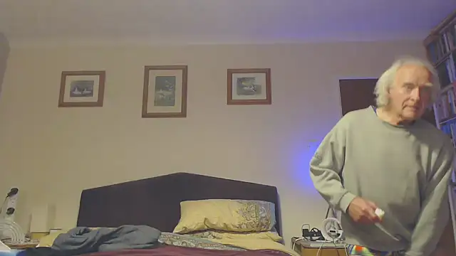 Snapshot of WaverlyKernow chatting on 01/17/25, 02:07 WaverlyKernow online show from 01/17/25, 02:07