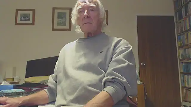 Snapshot of WaverlyKernow chatting on 01/18/25, 11:43 WaverlyKernow online show from 01/18/25, 11:43