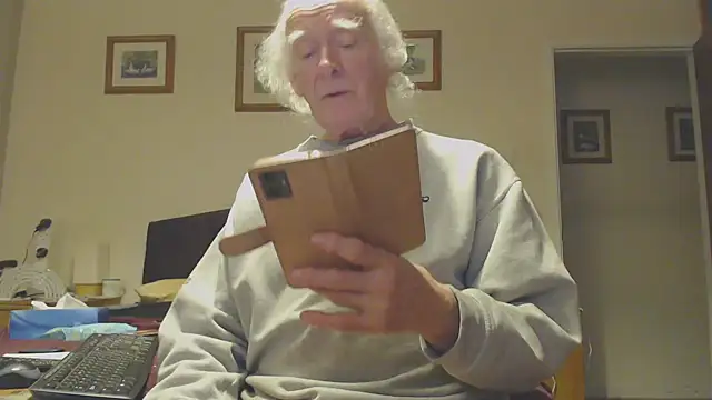 Snapshot of WaverlyKernow chatting on 01/18/25, 02:44 WaverlyKernow online show from 01/18/25, 02:44