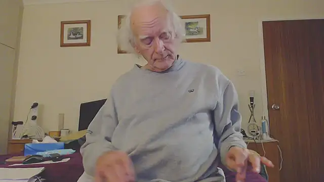 Snapshot of WaverlyKernow chatting on 01/19/25, 02:59 WaverlyKernow online show from 01/19/25, 02:59