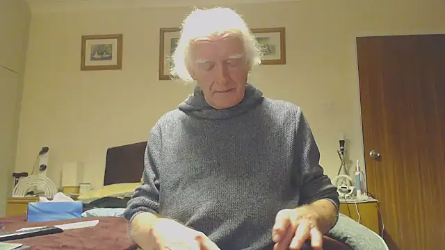 Snapshot of WaverlyKernow chatting on 01/19/25, 10:06 WaverlyKernow online show from 01/19/25, 10:06