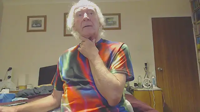 Snapshot of WaverlyKernow chatting on 01/22/25, 08:51 WaverlyKernow online show from 01/22/25, 08:51