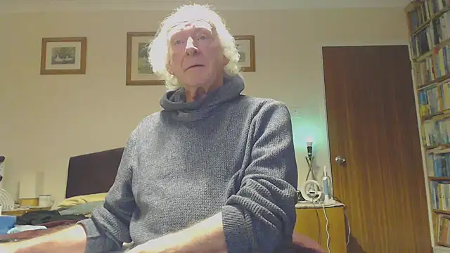 Snapshot of WaverlyKernow chatting on 01/22/25, 09:32 WaverlyKernow online show from 01/22/25, 09:32