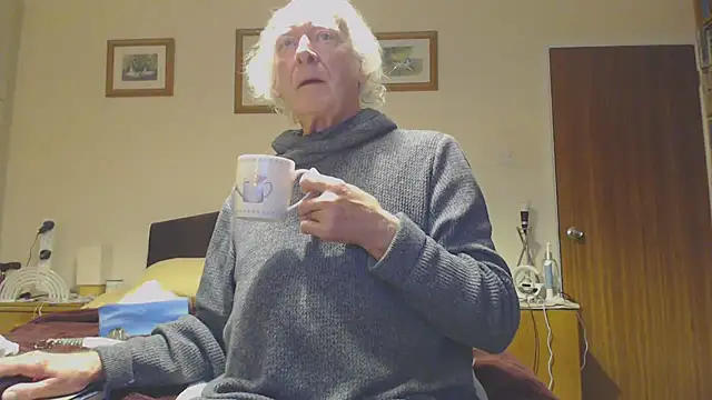 Snapshot of WaverlyKernow chatting on 01/24/25, 10:51 WaverlyKernow online show from 01/24/25, 10:51