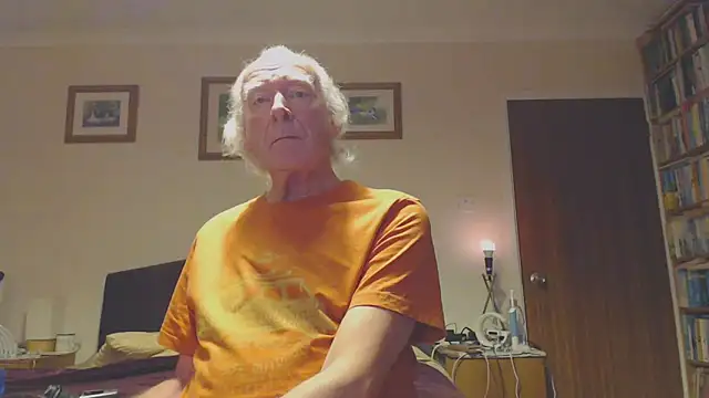 Snapshot of WaverlyKernow chatting on 01/26/25, 08:36 WaverlyKernow online show from 01/26/25, 08:36