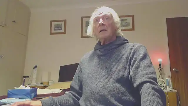 Snapshot of WaverlyKernow chatting on 01/27/25, 02:24 WaverlyKernow online show from 01/27/25, 02:24