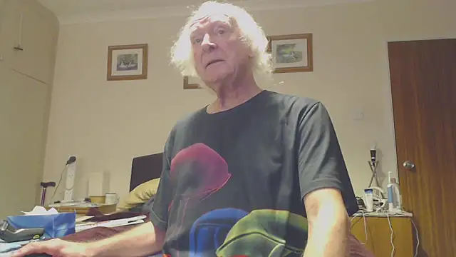 Snapshot of WaverlyKernow chatting on 01/29/25, 10:27 WaverlyKernow online show from 01/29/25, 10:27