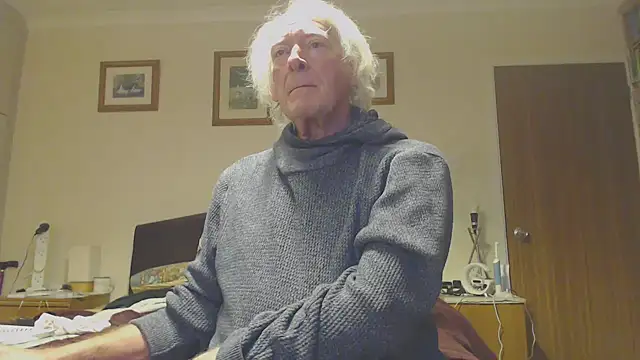 Snapshot of WaverlyKernow chatting on 02/10/25, 07:36 WaverlyKernow online show from 02/10/25, 07:36