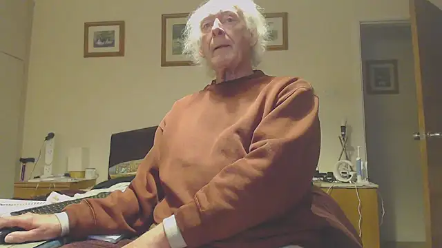 Snapshot of WaverlyKernow chatting on 02/10/25, 02:59 WaverlyKernow online show from 02/10/25, 02:59