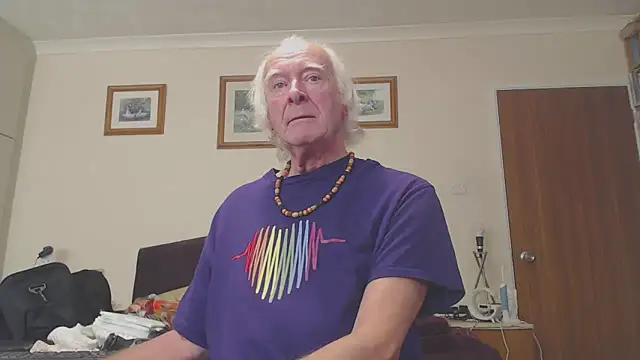 Snapshot of WaverlyKernow chatting on 02/12/25, 10:24 WaverlyKernow online show from 02/12/25, 10:24