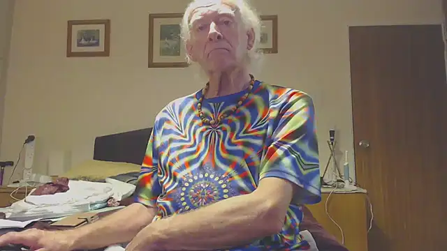 Snapshot of WaverlyKernow chatting on 02/26/25, 07:20 WaverlyKernow online show from 02/26/25, 07:20