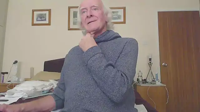 Snapshot of WaverlyKernow chatting on 02/26/25, 04:03 WaverlyKernow online show from 02/26/25, 04:03