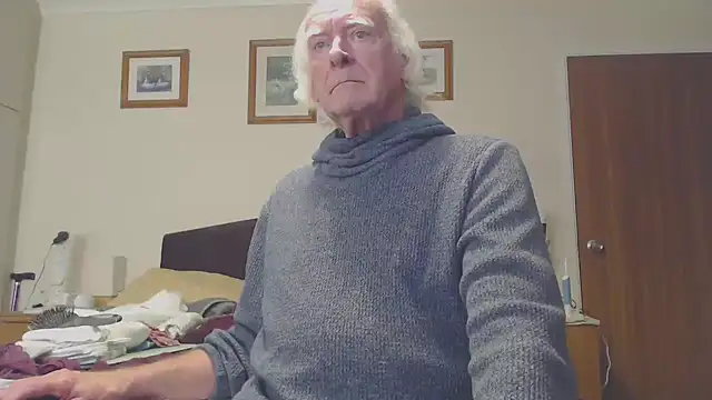 Snapshot of WaverlyKernow chatting on 02/27/25, 09:11 WaverlyKernow online show from 02/27/25, 09:11