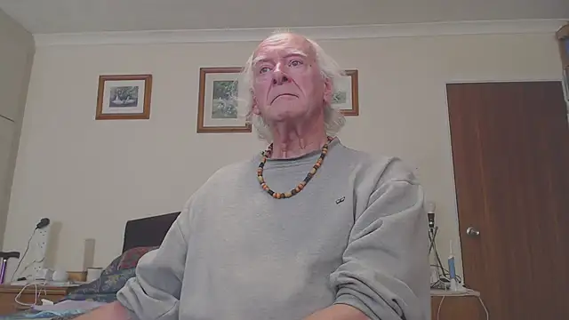 Snapshot of WaverlyKernow chatting on 03/03/25, 02:15 WaverlyKernow online show from 03/03/25, 02:15